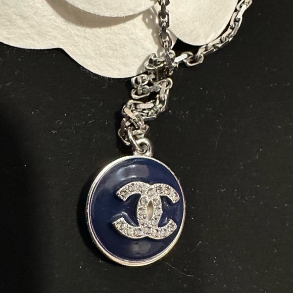 Chanel Necklacece Limited piece pre fall 2018. Christmas sale - Picture 14 of 15